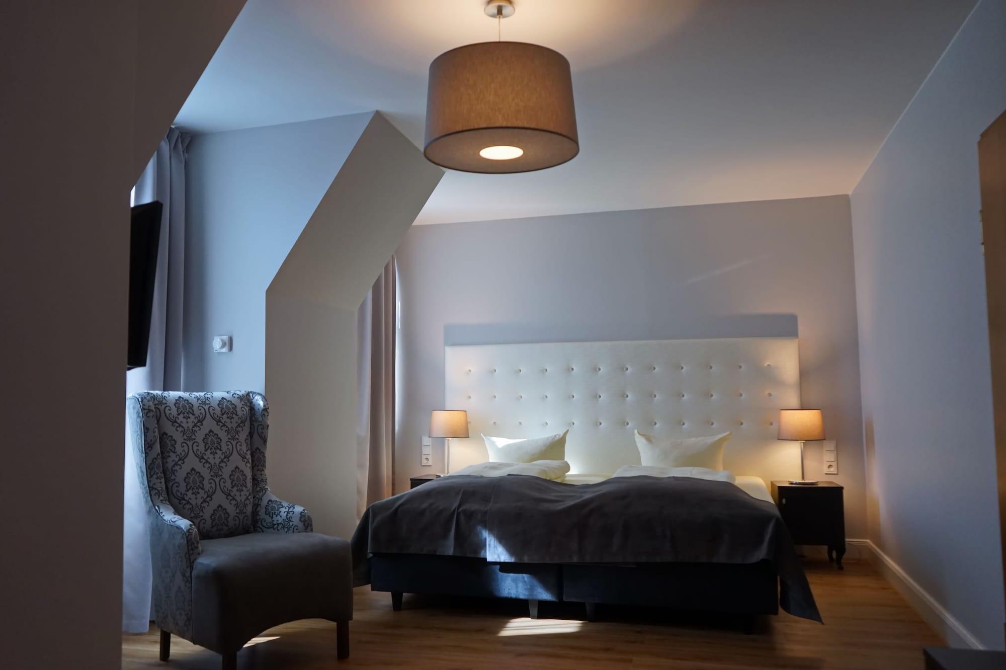 Hotel Rheinischer Hof Bad Soden Бад Зоден ам Таунус Екстериор снимка