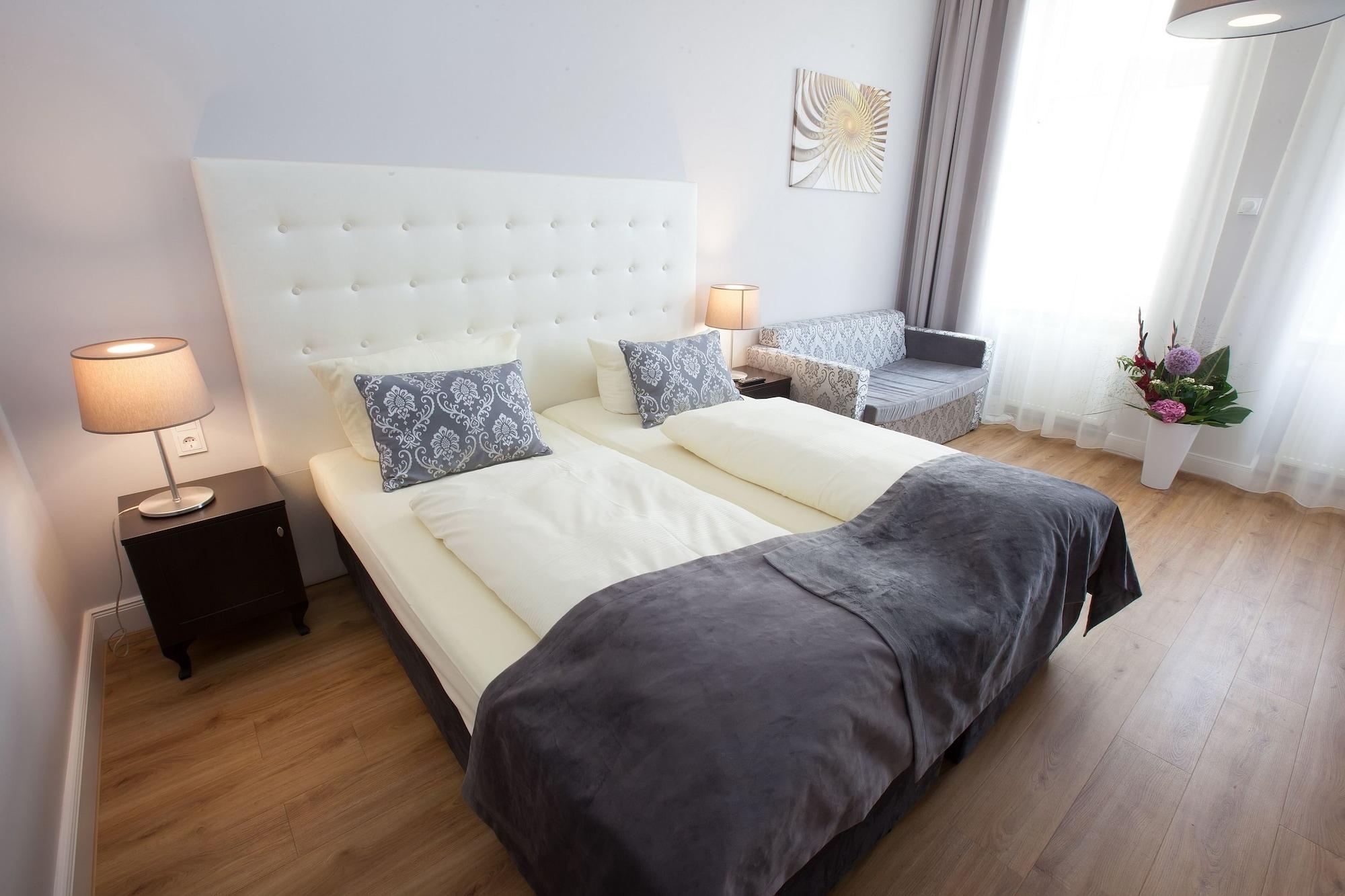 Hotel Rheinischer Hof Bad Soden Бад Зоден ам Таунус Екстериор снимка