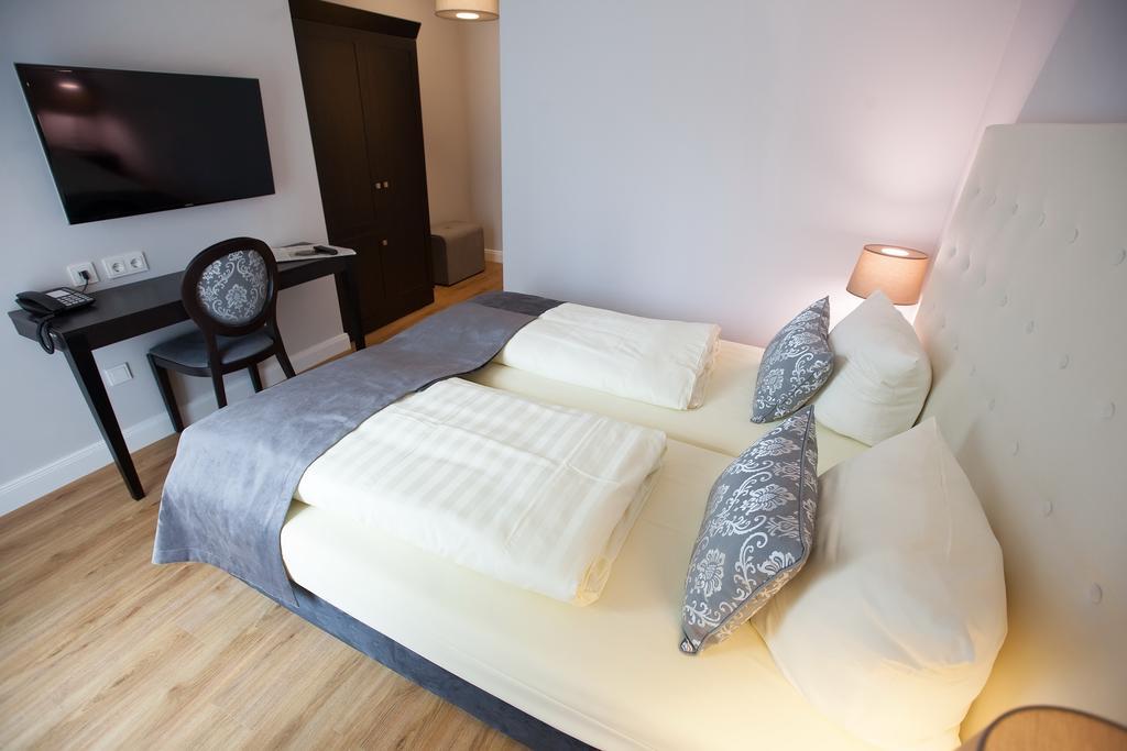 Hotel Rheinischer Hof Bad Soden Бад Зоден ам Таунус Екстериор снимка