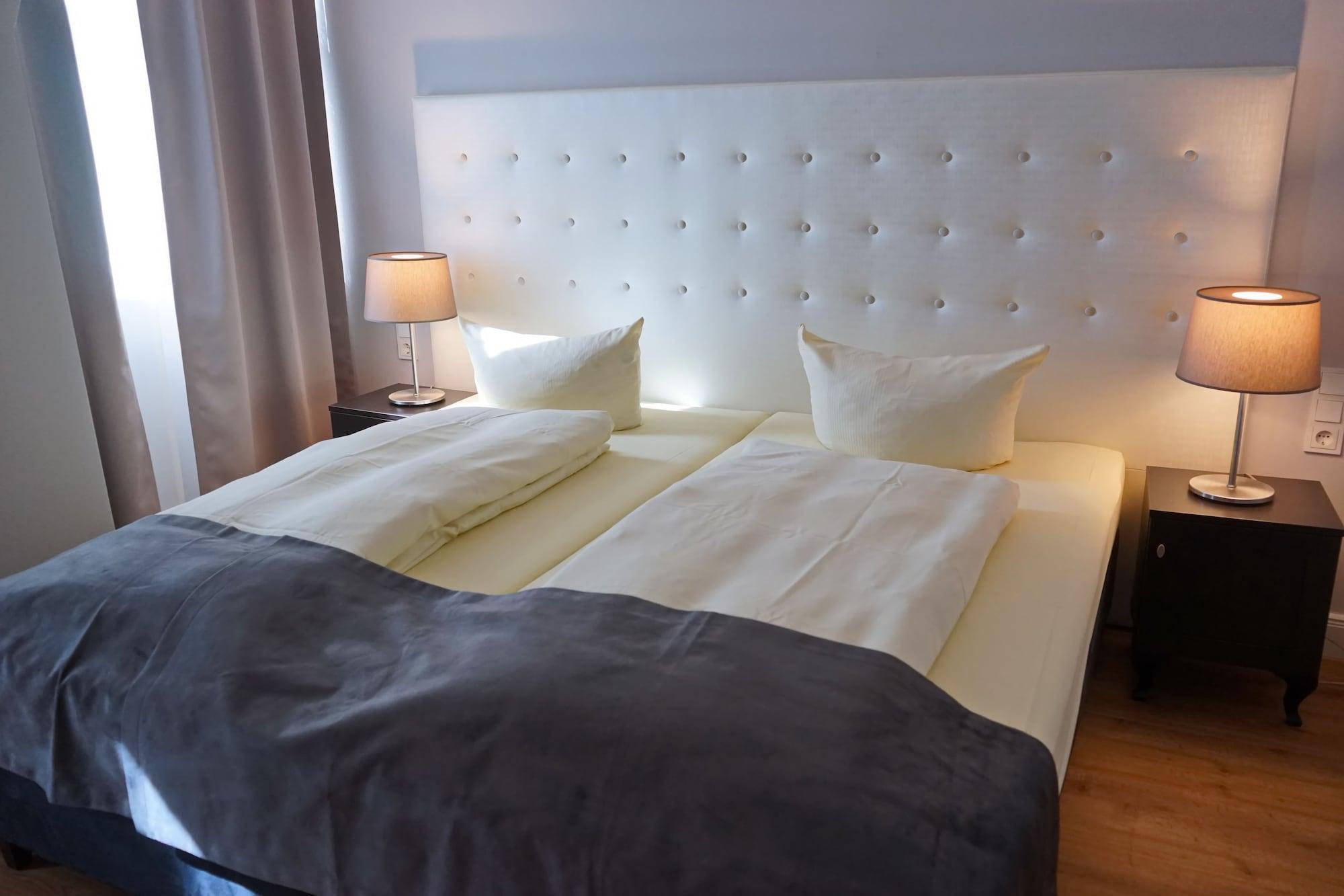 Hotel Rheinischer Hof Bad Soden Бад Зоден ам Таунус Екстериор снимка