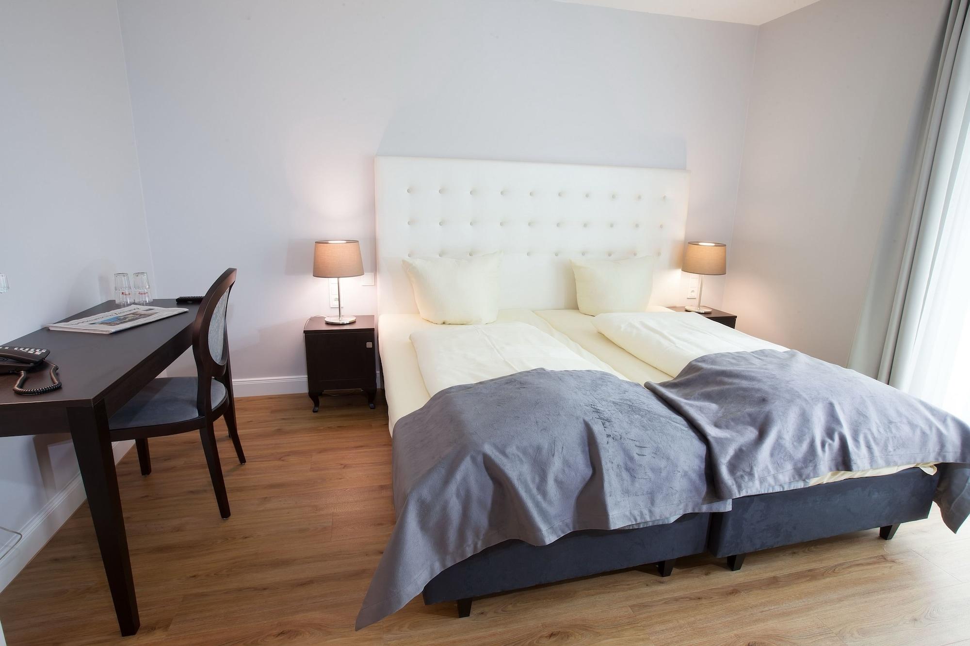 Hotel Rheinischer Hof Bad Soden Бад Зоден ам Таунус Екстериор снимка