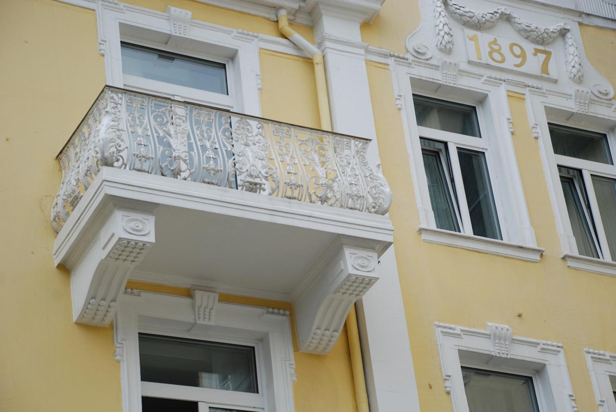 Hotel Rheinischer Hof Bad Soden Бад Зоден ам Таунус Екстериор снимка