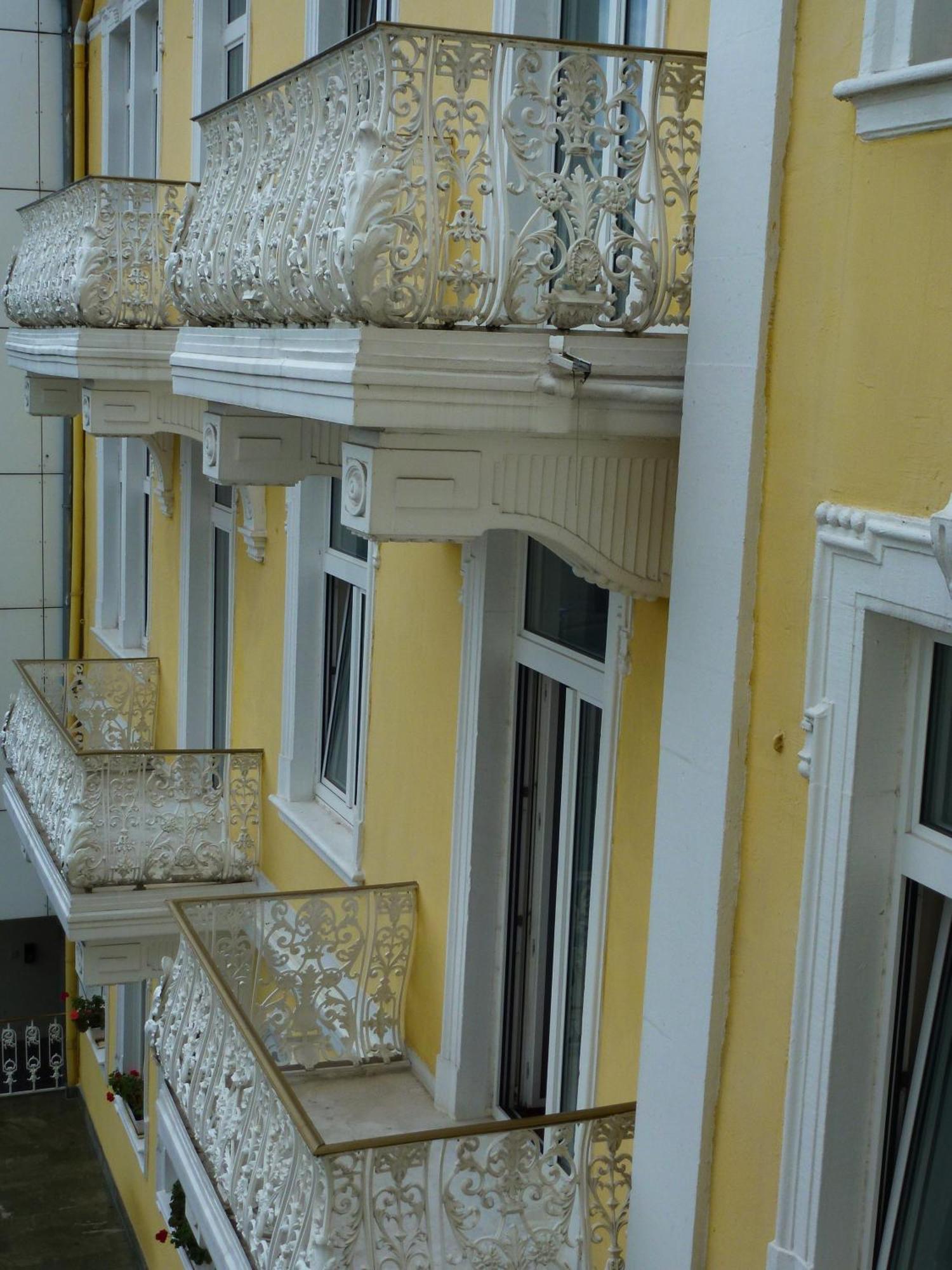 Hotel Rheinischer Hof Bad Soden Бад Зоден ам Таунус Екстериор снимка